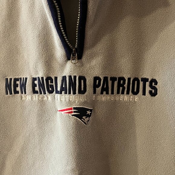 New England Patriots NFL Sweater Size Large! - Picture 2 of 9